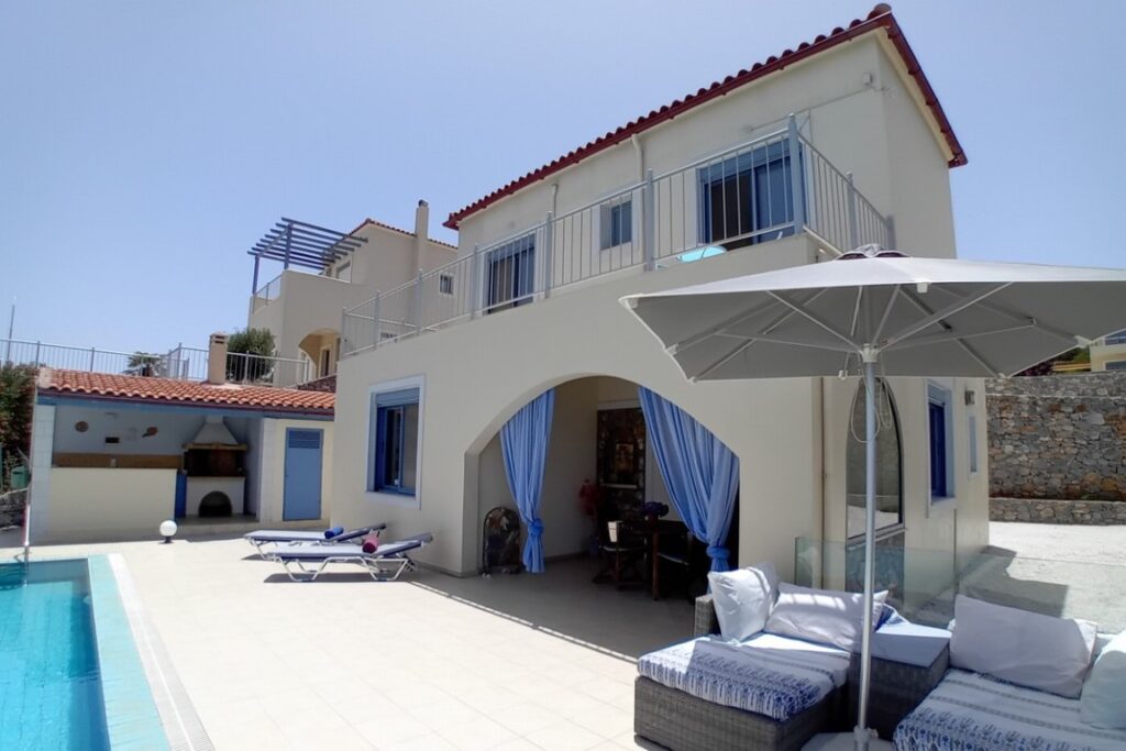 FOR SALE A THREE BEDROOM SEA VIEW VILLA WITH A POOL IN KEFALAS