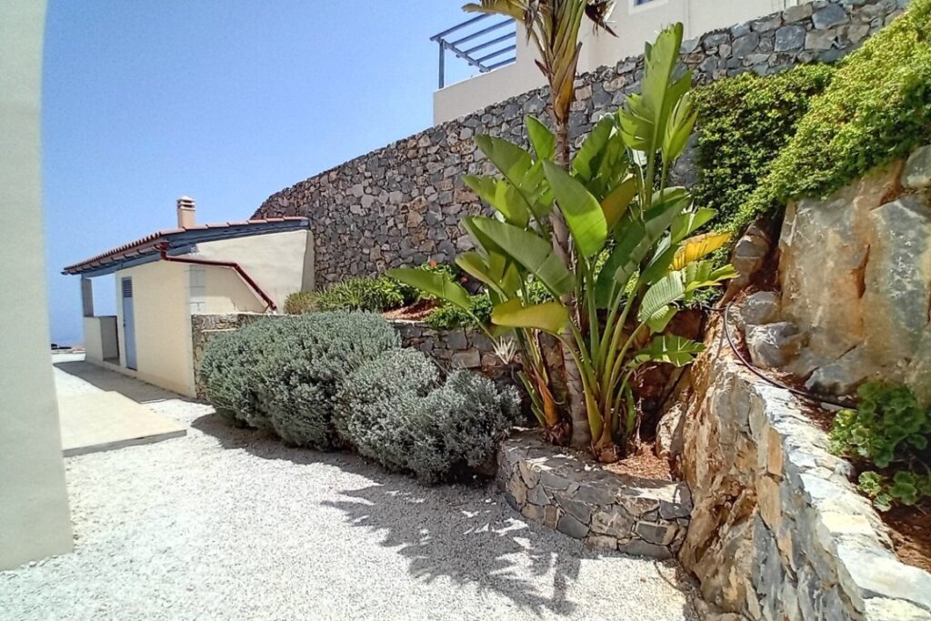 FOR SALE A THREE BEDROOM SEA VIEW VILLA WITH A POOL IN KEFALAS