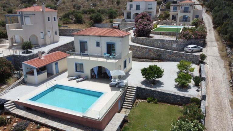 FOR SALE A THREE BEDROOM SEA VIEW VILLA WITH A POOL IN KEFALAS